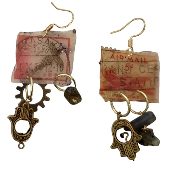 14K Gold Air Mail 5 Cents/Akaska stamp Hamsa Hand Gears Labradorite Earrings - Picture 1 of 3